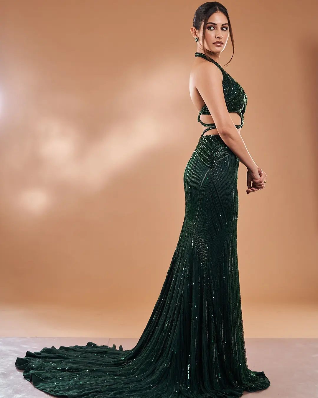 AMYRA DASTUR IN EMERALD GREEN CUT OUT GOWN