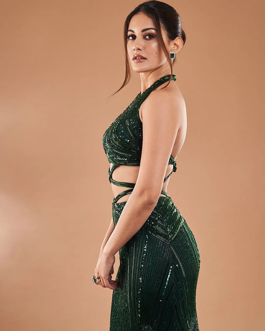 AMYRA DASTUR IN EMERALD GREEN CUT OUT GOWN